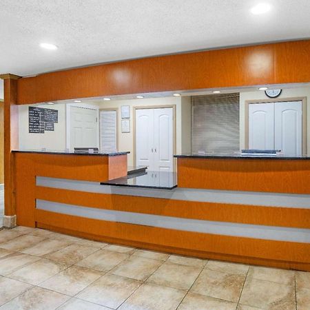 Howard Johnson By Wyndham Staunton Bagian luar foto