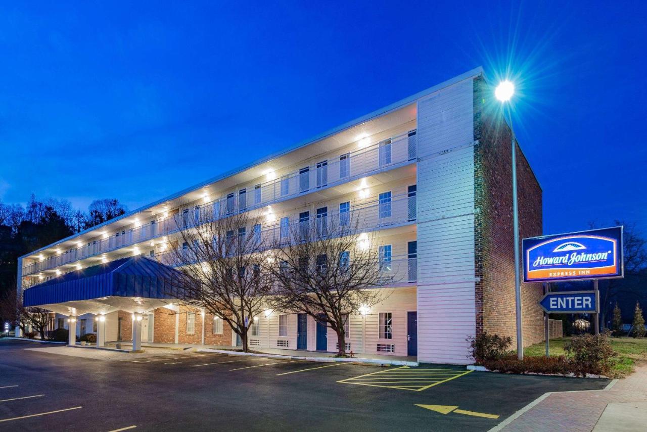 Howard Johnson By Wyndham Staunton Bagian luar foto